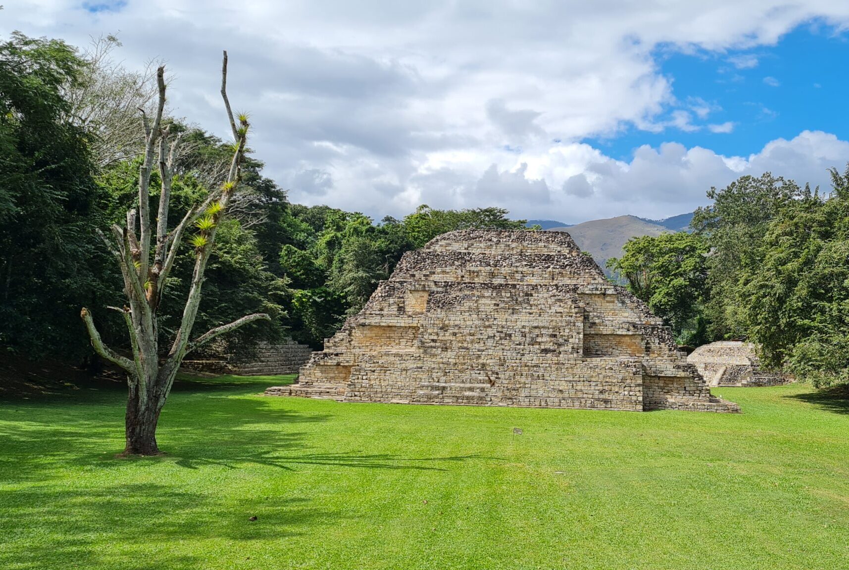 Sitio Arqueológico El Puente - SitioMayaDeCopan.HN